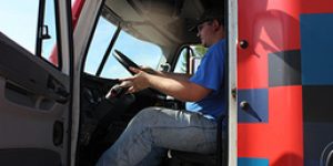 2ce218e8-truck-driving-tile_1076059000000000000000